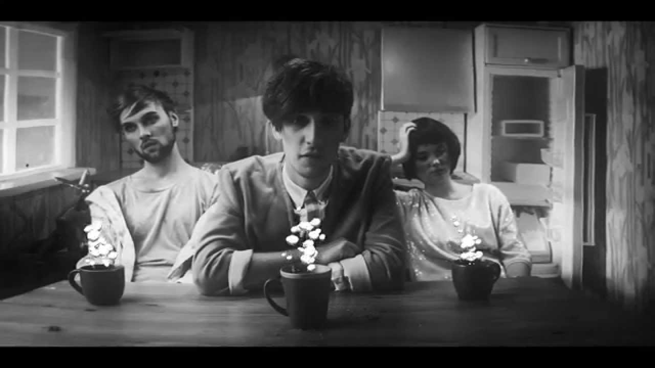 Film still from Du swipa höger by Emil Berg.